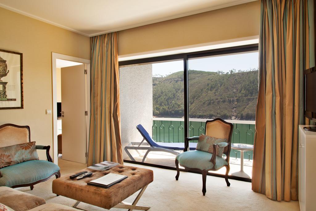Lago Azul Eco Hotel Ferreira do Zezere Ruang foto